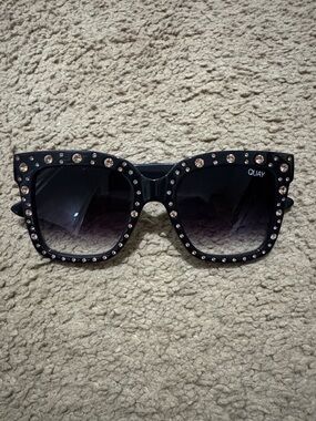 NWOT Quay Australia Black Square Sunglasses with Crystal Accents
